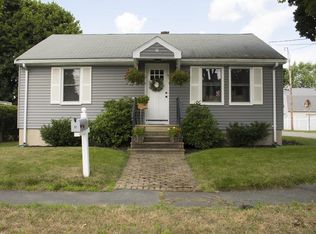 11 Charles St, Peabody, MA 01960