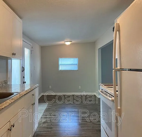 8105 N 12th St — Photo 6