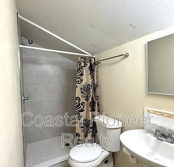2106 N Himes Ave #4 — Photo 7