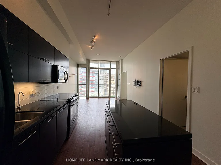 126 Simcoe St #2206 — Photo 4