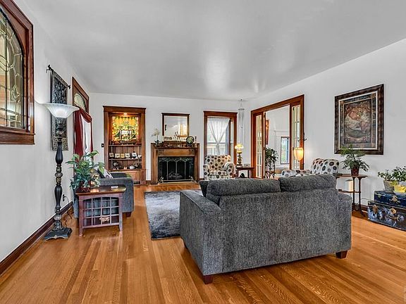 4th image of 129 W Orman Ave