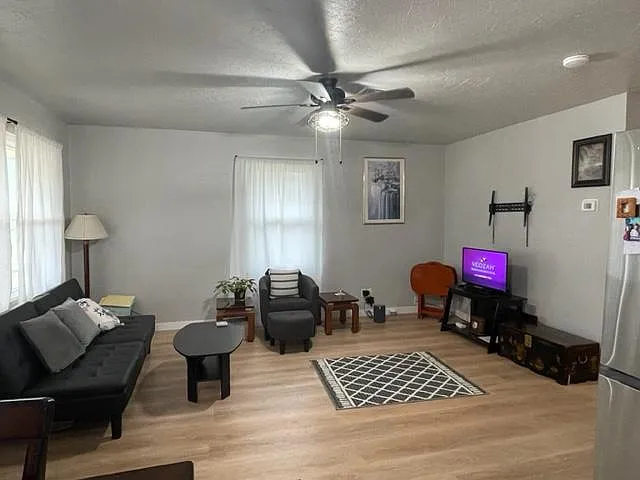 108 Sunny Ln — Photo 3