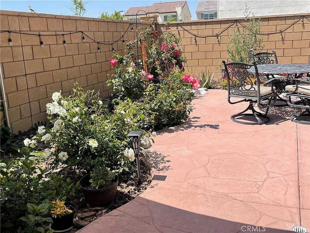 4 bed, 2550 sqft, $3,900 — Photo 3