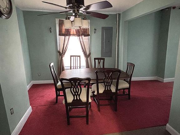 4th image of 810 Locust St