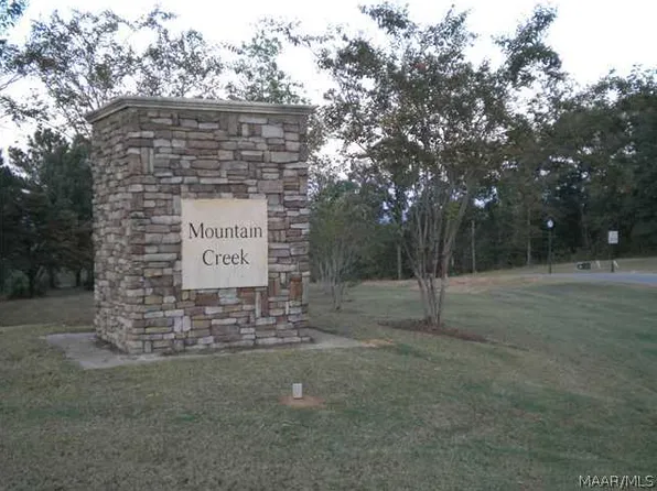 2560 Mountain Creek Dr, Deatsville, AL 36022