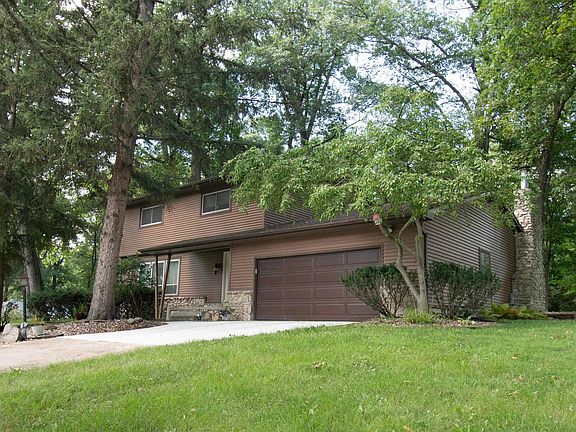 2nd image of 505 Oak Crest Dr
