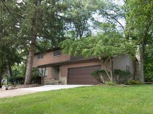 505 Oak Crest Dr, Kendallville, IN 46755