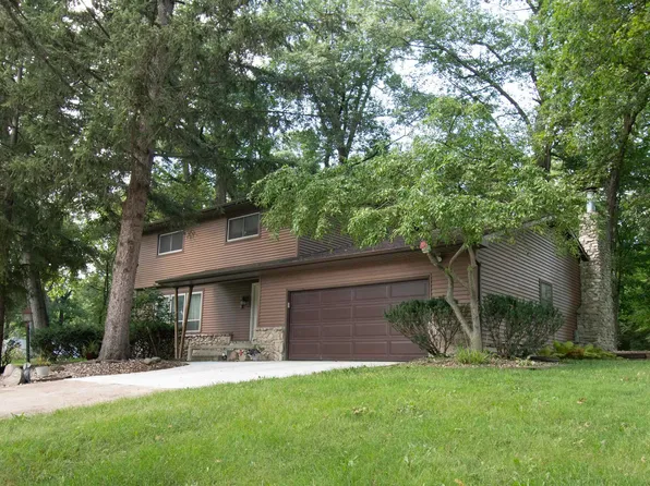 505 Oak Crest Dr, Kendallville, IN 46755