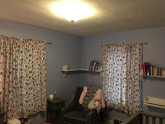 3rd image of 1309 Grandview Dr