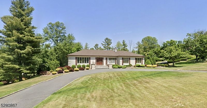 1st image of 22 Notch Hill Dr