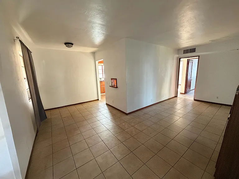 6112 N 47th Ave — Photo 1