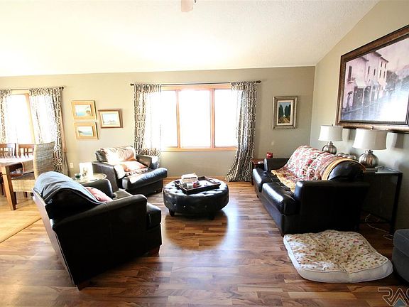 2nd image of 2801 W Auburn Hills St