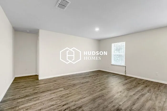 574 Morningview Dr — Photo 3