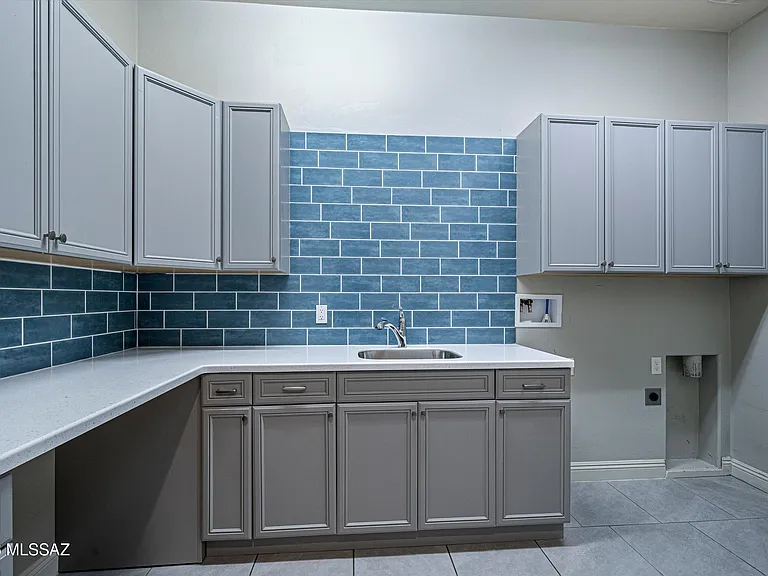 2447 N Wychwood Ct — Photo 34