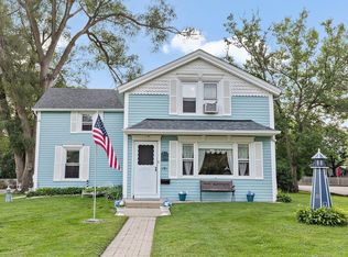 191 S McHenry Ave, Crystal Lake, IL 60014