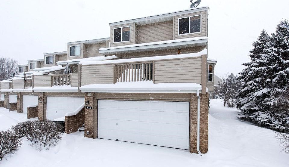 Welcome to 18370 English Ave. Updated end-unit waiting for you to move right in and make it your own!