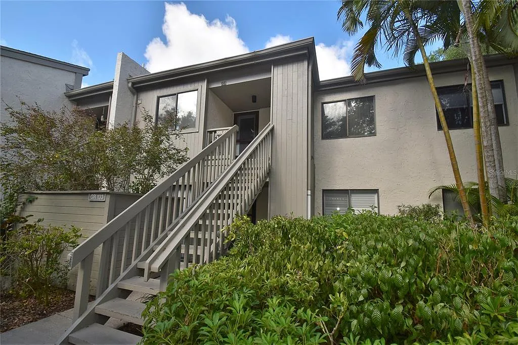 2 bed, 2.0 bath, 1211 sqft, $2,400 — Photo 2