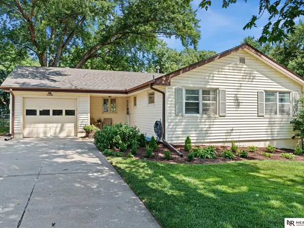 9826 Nina St, Omaha, NE 68124