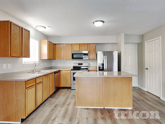 4th image of 676 Blue Meadow Dr
