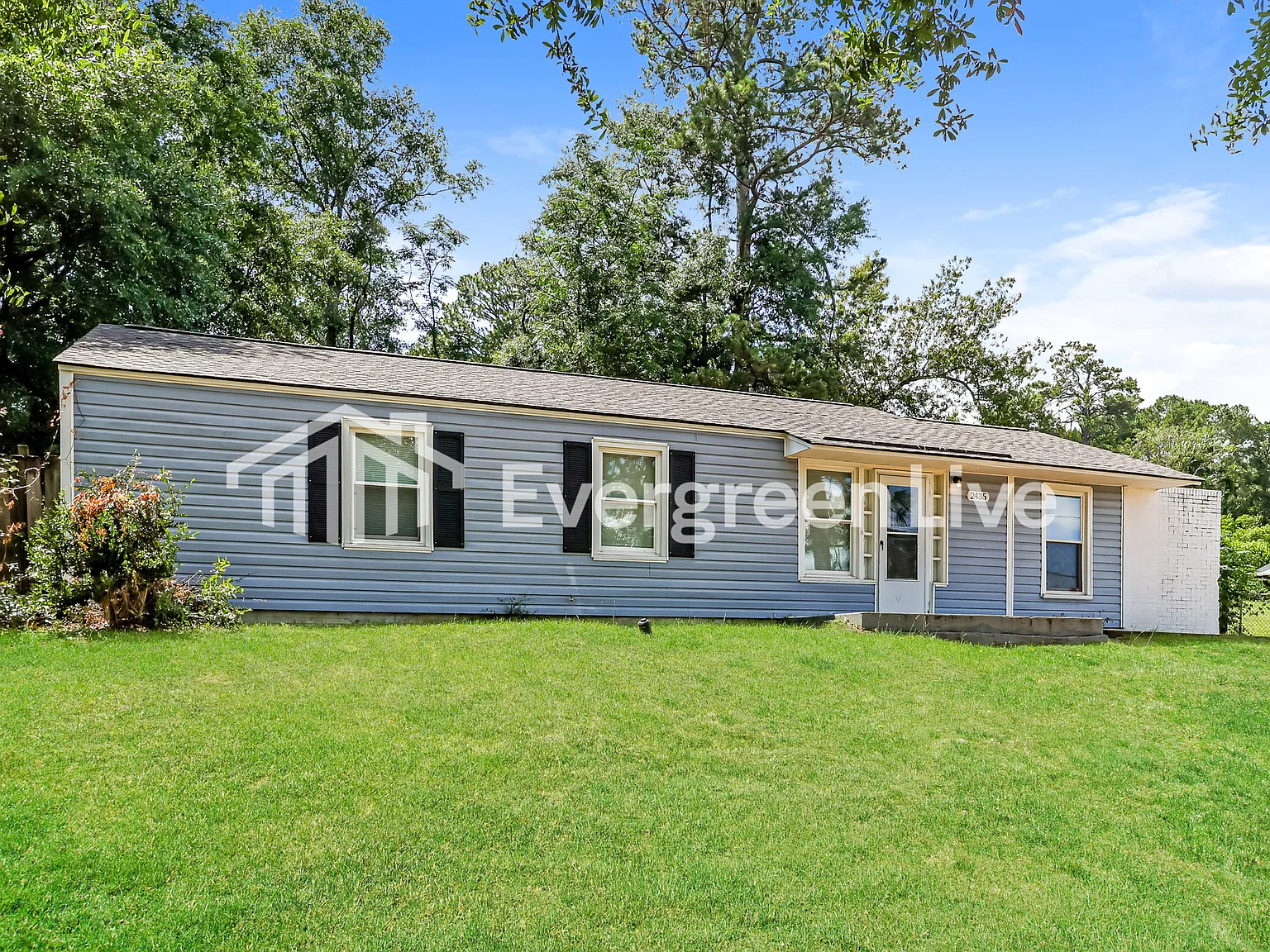 4 bed, 1.0 bath, 1158 sqft, $895 — Photo 2