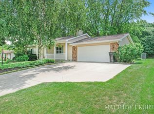 872 Woodspointe Dr SW, Byron Center, MI 49315