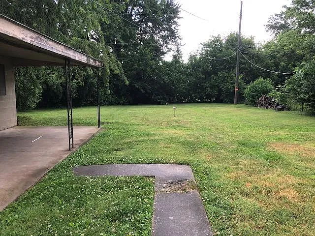 617 Burbank Ct — Photo 2