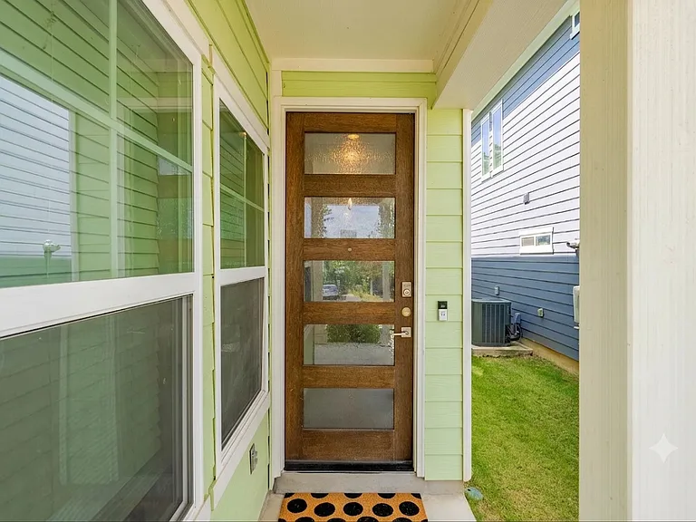 412 Natalen Ave — Photo 2
