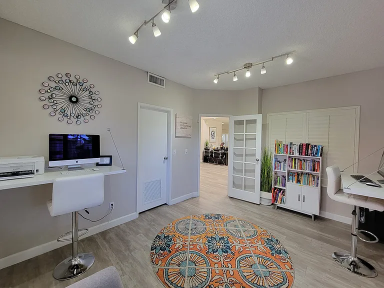 Gentrys Walk Apartments — Photo 17