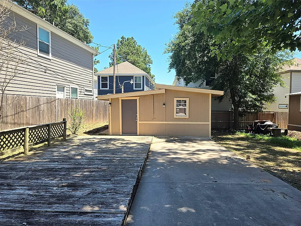 16701 Meadowcroft