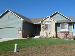 611 Cleek Ct, Winfield, KS 67156