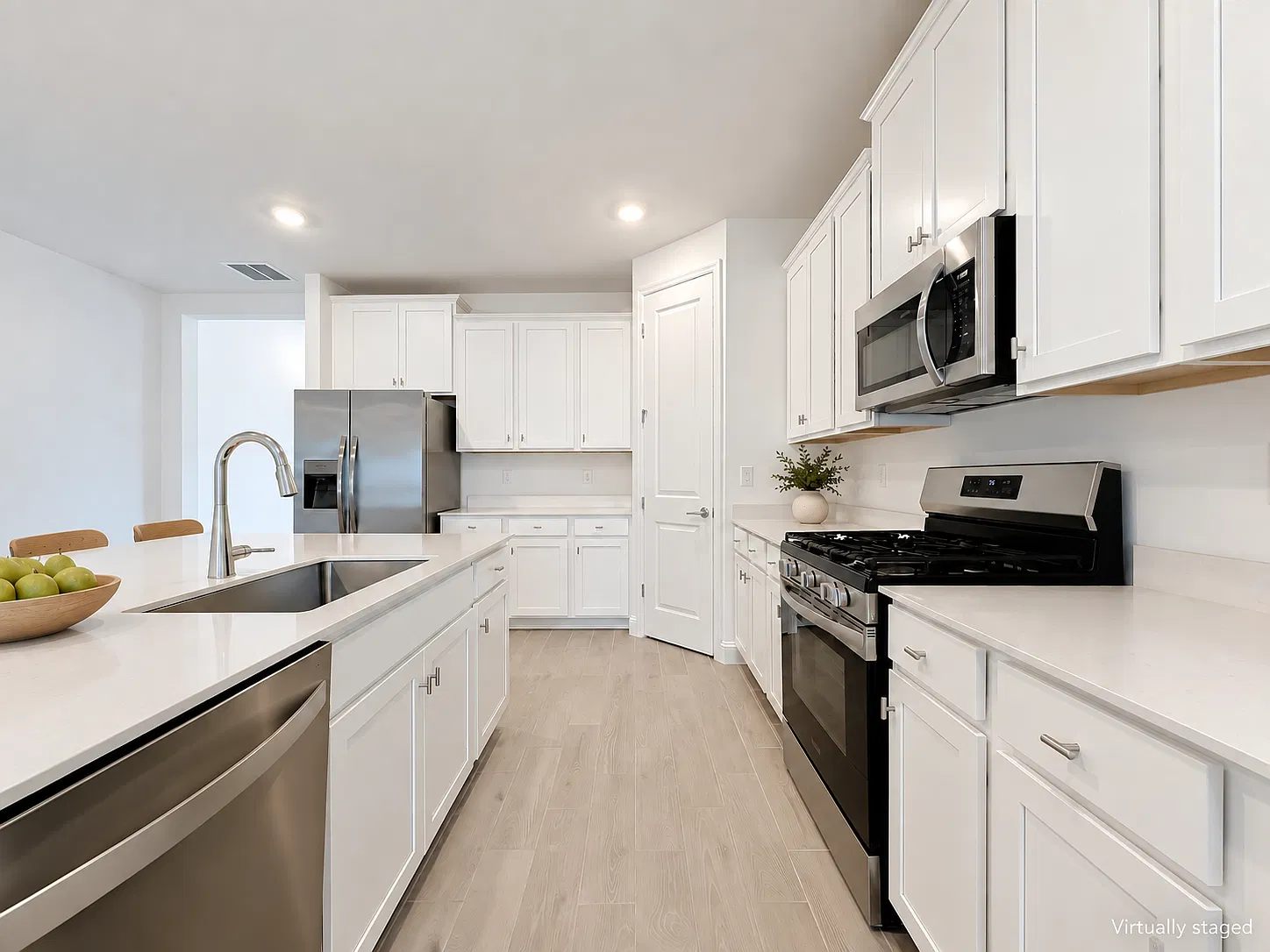 4 bed, 2.5 bath, 2295 sqft, $2,945 — Photo 3