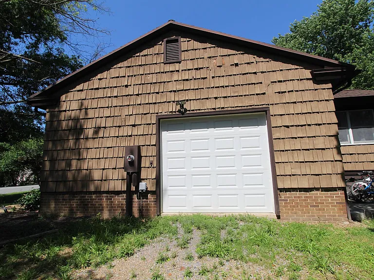 221 Alleghany Dr — Photo 41