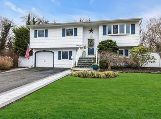 58 Elliot St, Islip, NY 11751