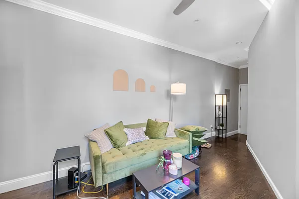 Rented by REAL New York | media 21