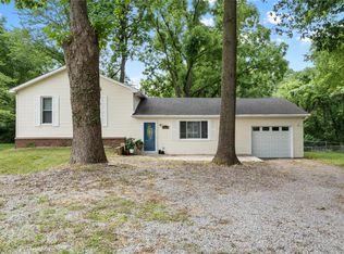 9858 Old Lincoln Trl, Fairview Heights, IL 62208