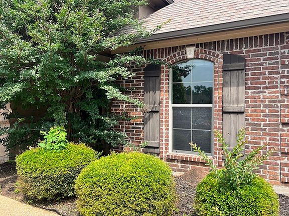 3rd image of 213 Arrowhead Dr