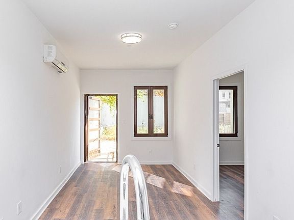 3rd image of 28A Lawton St #11X