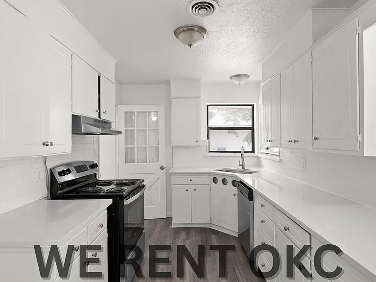 1625 SW 67th St — Photo 12