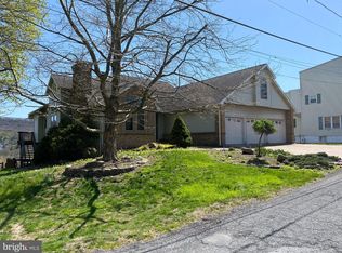 1315 Seneca St, Pottsville, PA 17901