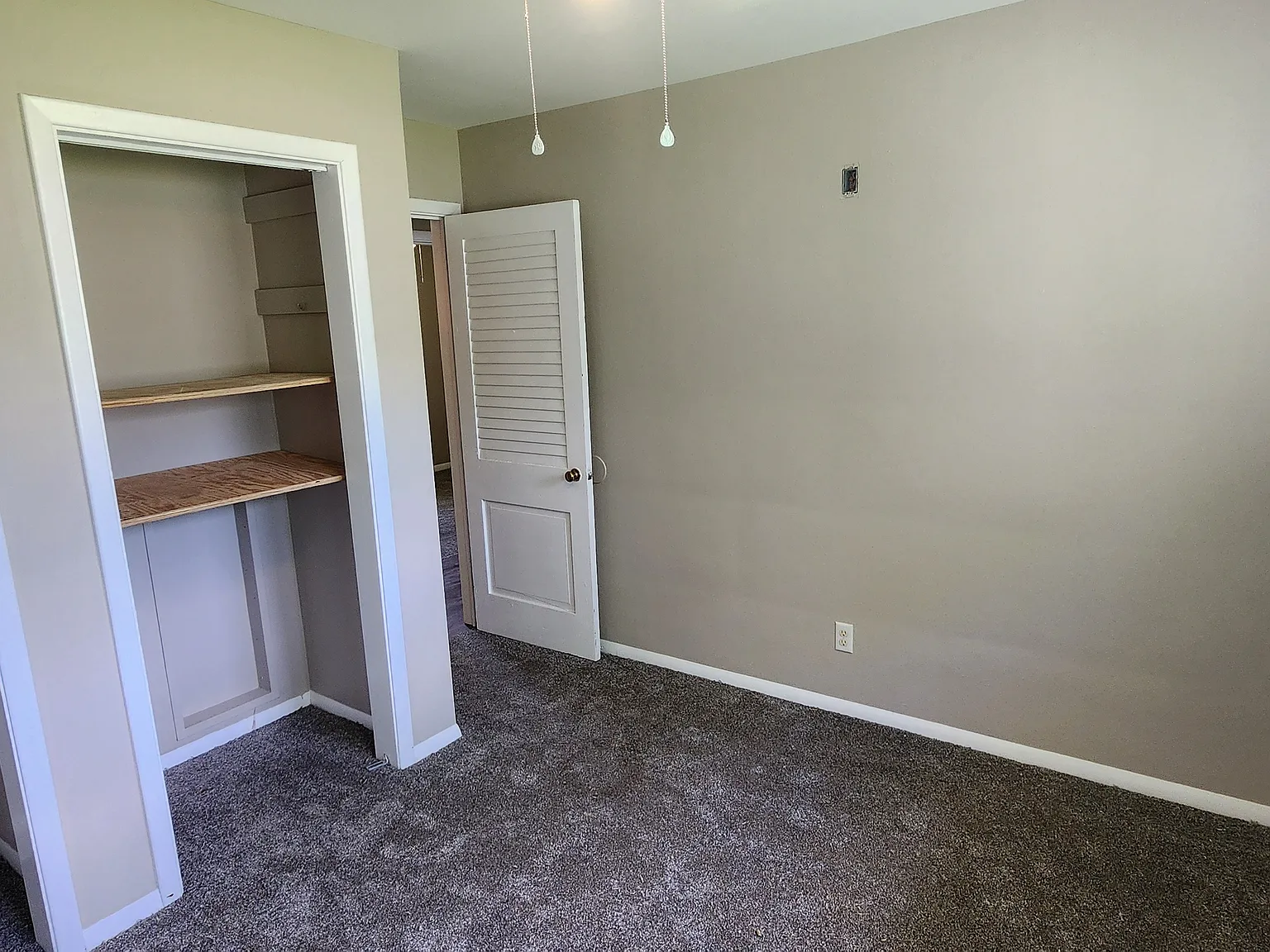 3 bed, 894 sqft, $1,200 — Photo 4