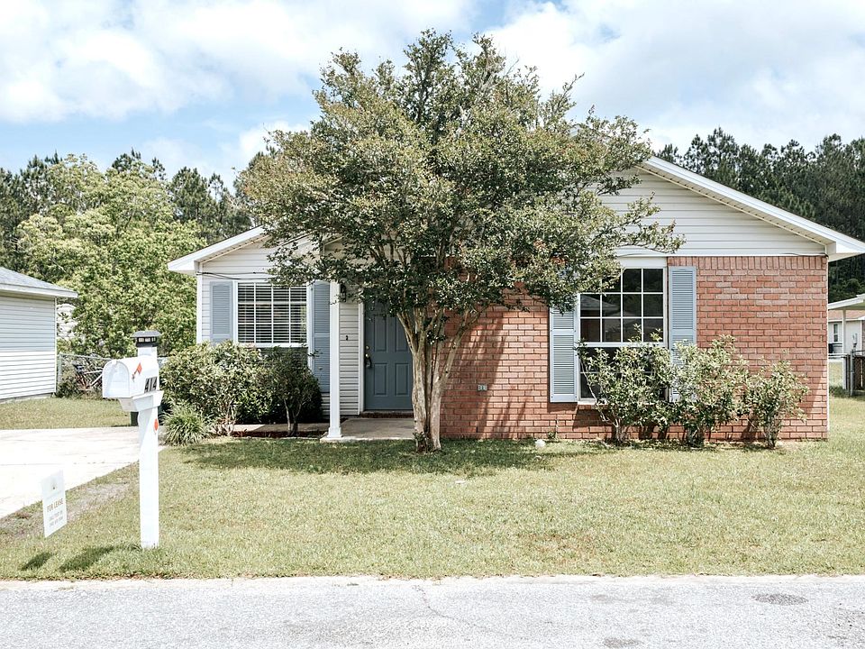 1st image of 414 Pine Crescent Way
