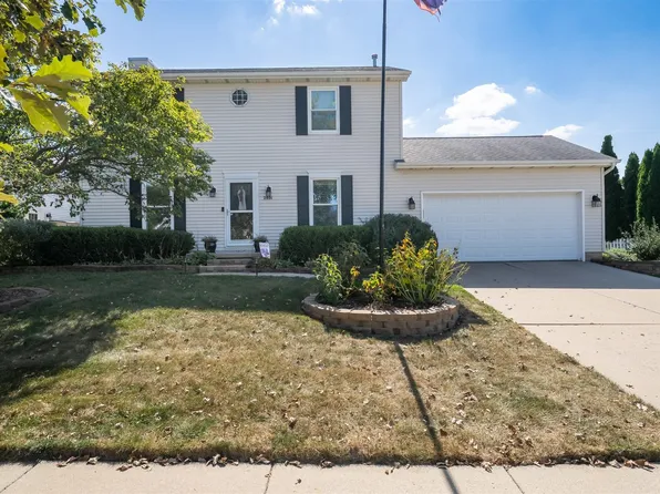 2801 Clearwater Ave, Bloomington, IL 61704