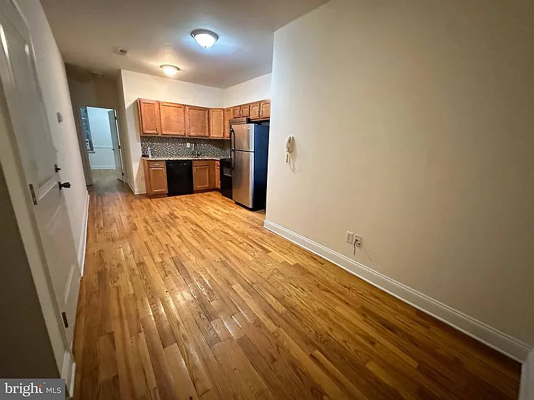 2258 N Park Ave — Photo 13