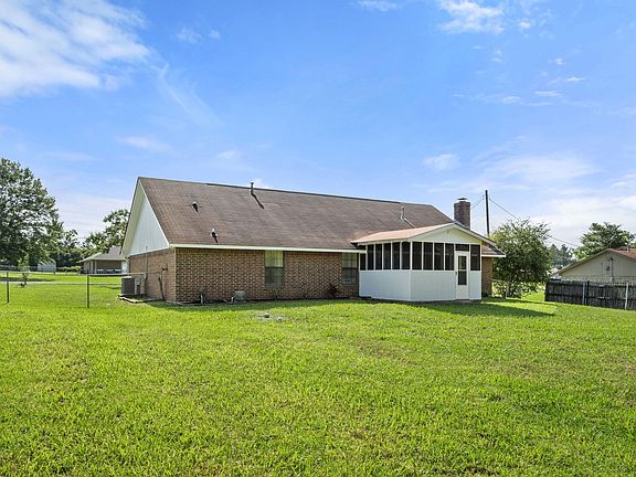3rd image of 173 Sunny Lee Ln