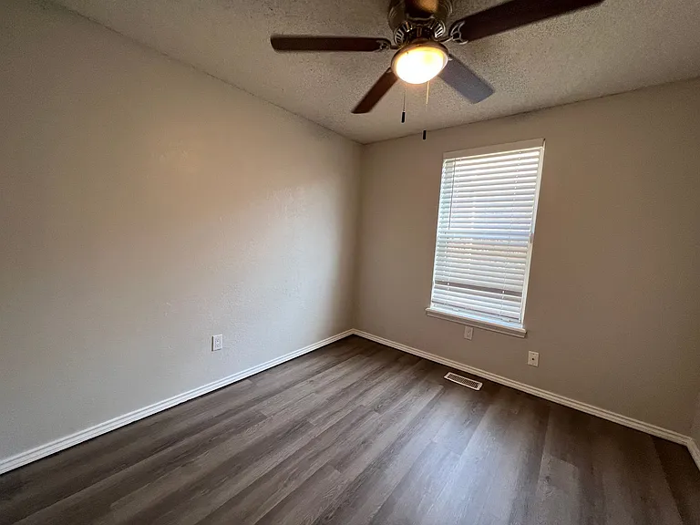 2137 Goodrich Dr — Photo 14