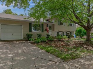 3135 Westmar Dr, Bettendorf, IA