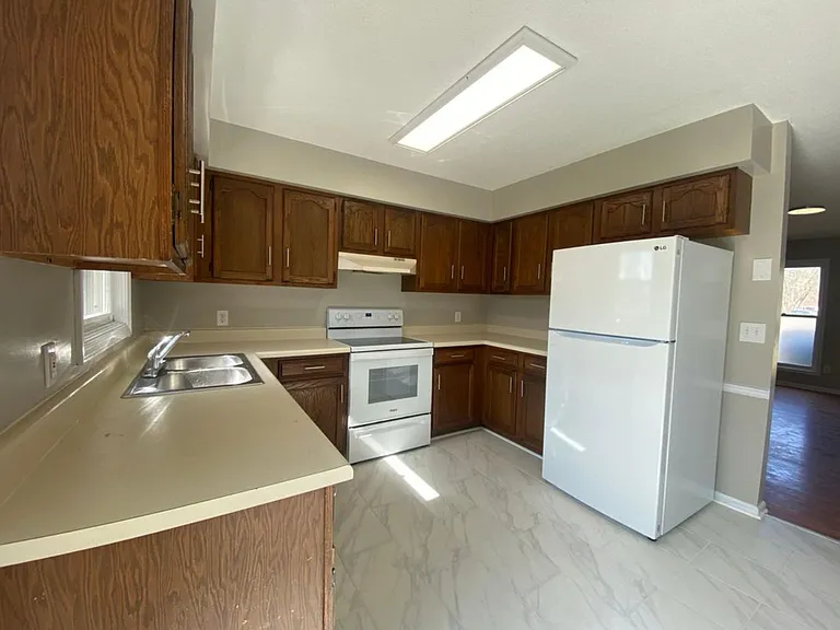 1704 Oak Hill Dr — Photo 10