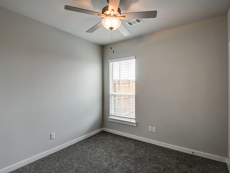 752 Wheatfield Dr — Photo 12