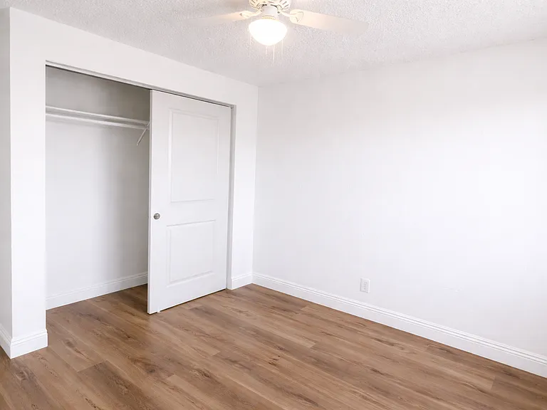 Elm Glen Apartments — Photo 9