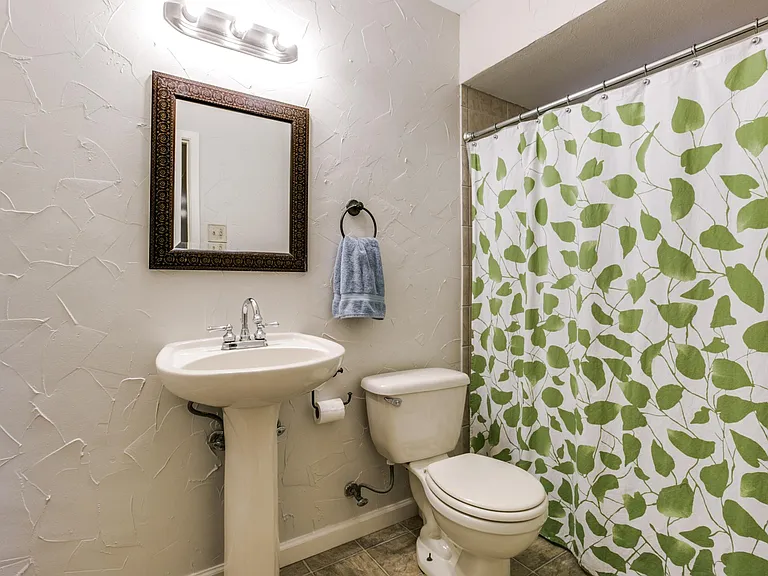 512 Vernet St — Photo 11